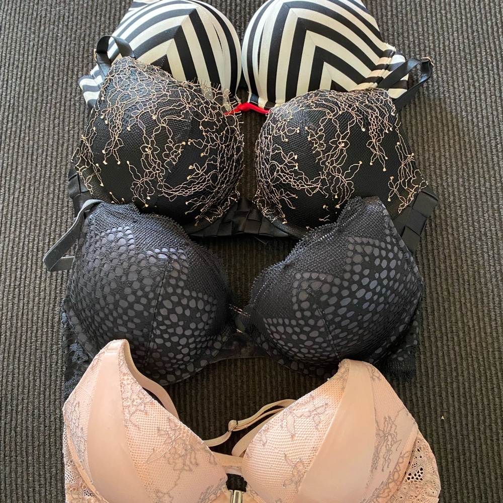 Victoria’s Secret bombshell bras size 32a